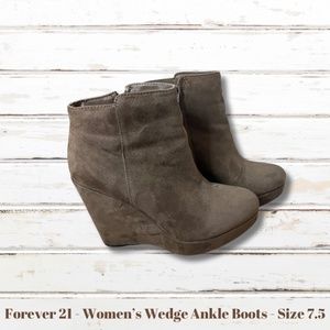 FOREVER 21 Tan Wedge Heel Bootie Ankle Boots Size 7.5 with Zipper Closure
